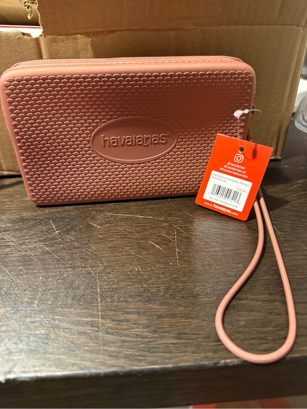Havaianas Mauve Wristlet Clutch with Textured Logo Panel